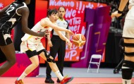 在场赢24分！中国女篮24岁1米86王牌闪耀：李梦替身变3D悍将